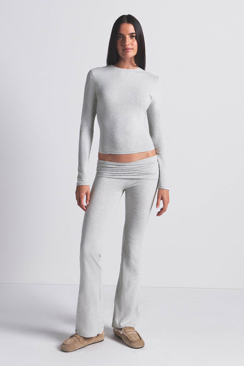 תמונת כל הלוק של COTTON JERSEY LONG SLEEVE T-SHIRT